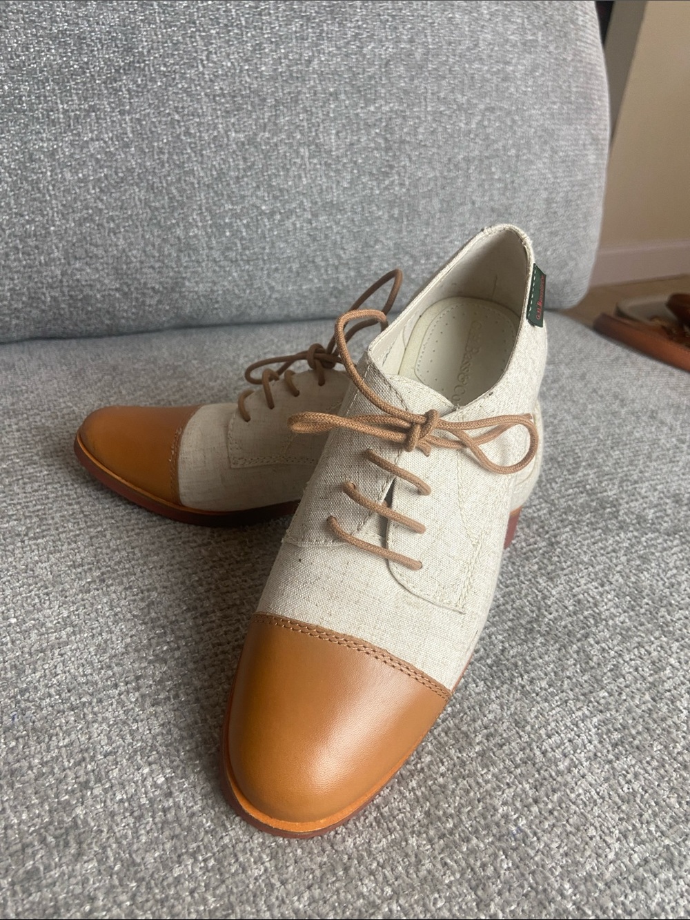 G.H. Bass & Co. Tan Leather Cap-Toe Linen Oxfords size 6